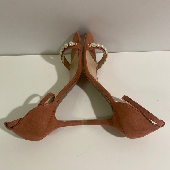 Qupid Women's 7 Tan Heels W/Pearl Accents - Picture 4 of 8